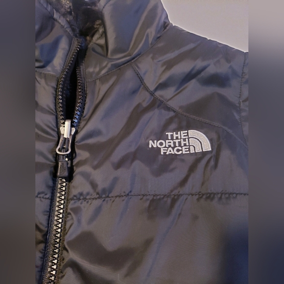 The North Face Womens Reversible Sherpa Lined Vest Size Medium - Picture 3 of 6